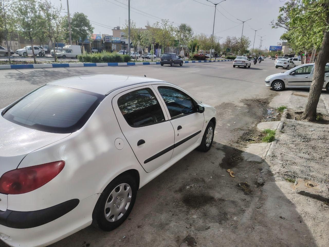 پژو ۲۰۶ صندوق دار v8 - 1396