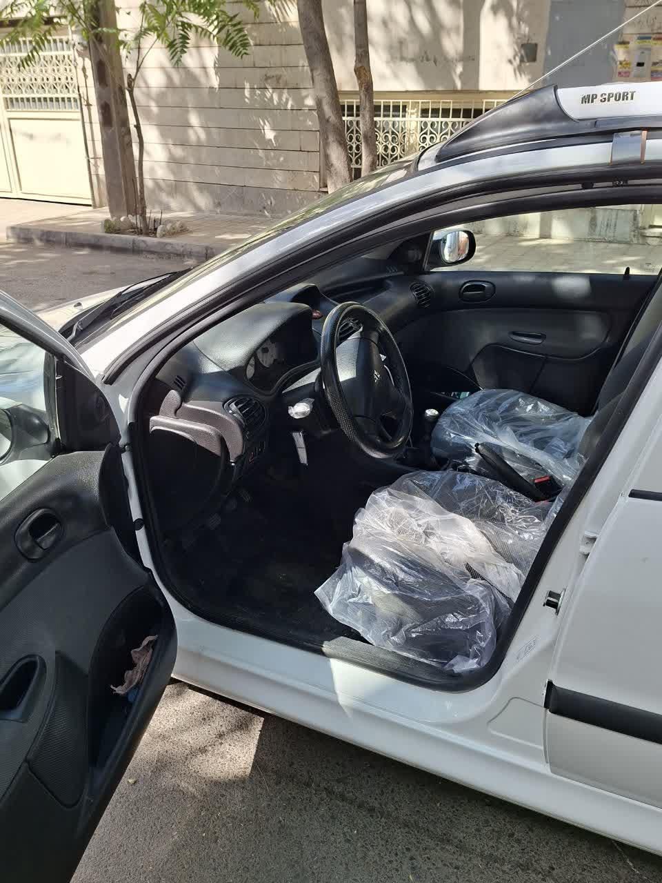 پژو ۲۰۶ صندوق دار v8 - 1395