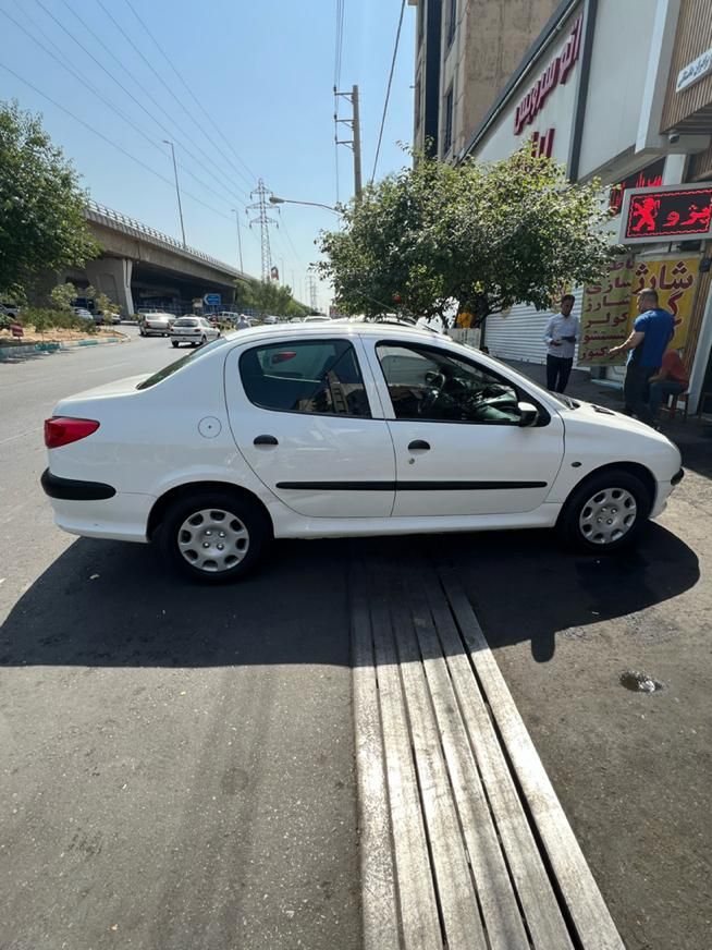پژو ۲۰۶ صندوق دار v8 - 1393
