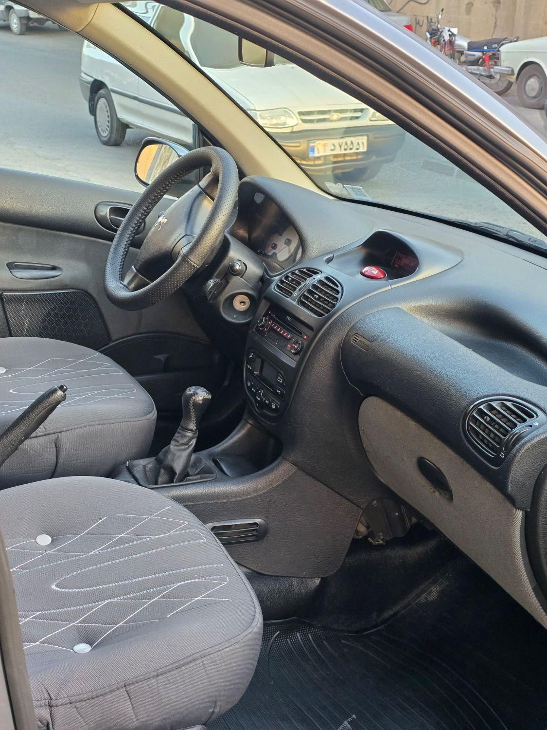 پژو ۲۰۶ صندوق دار v8 - 1397