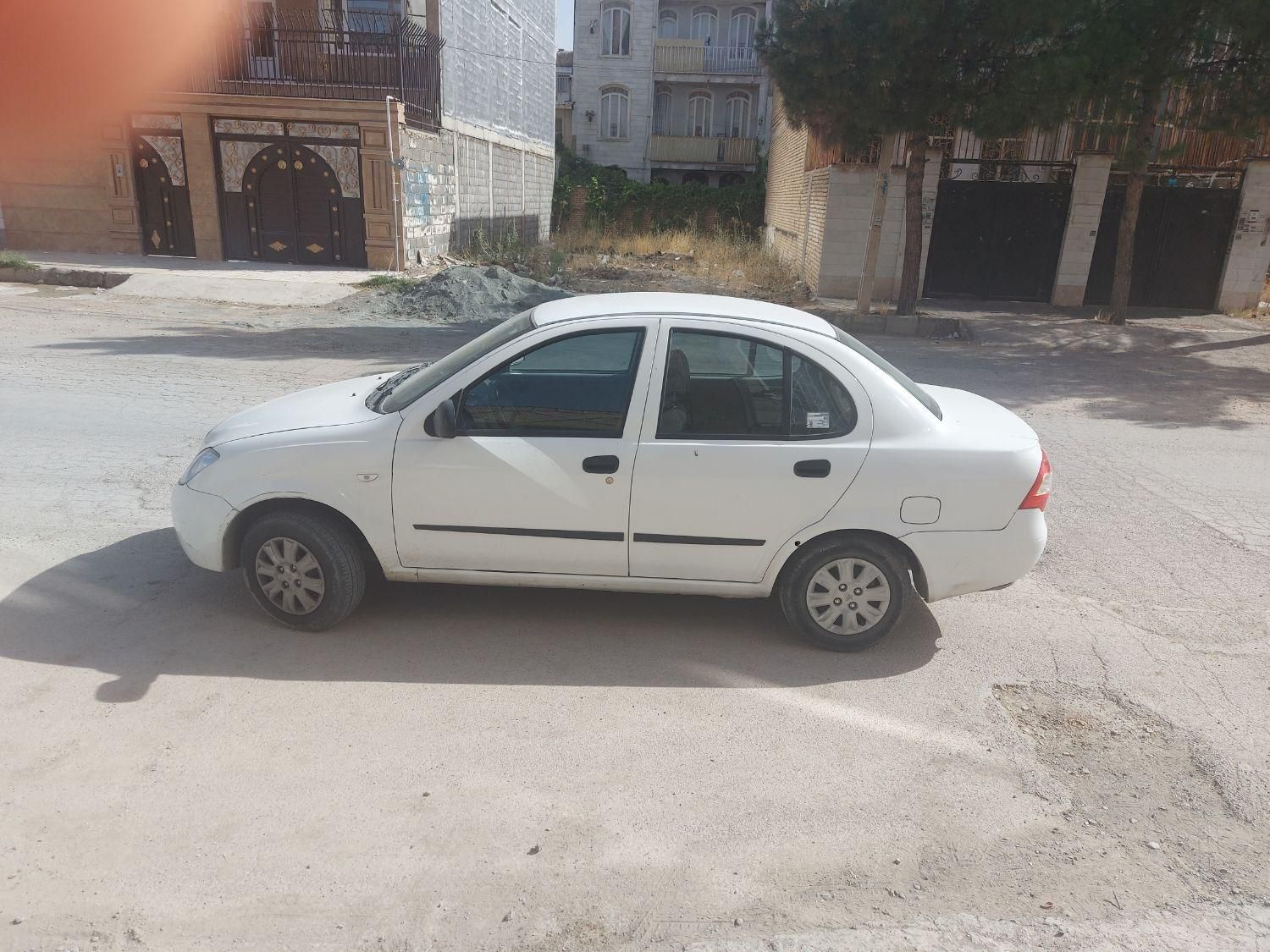 تیبا صندوق دار SX - 1401
