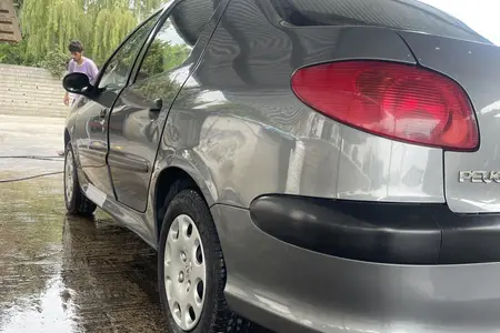 پژو ۲۰۶ صندوق دار v8 - 1397