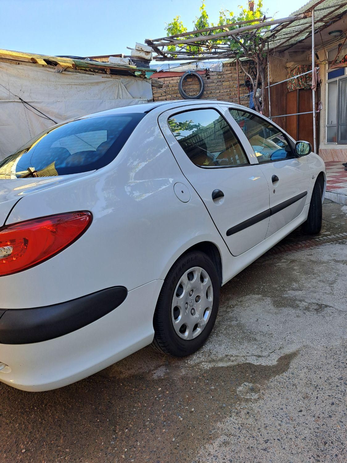 پژو ۲۰۶ صندوق دار v8 - 1396