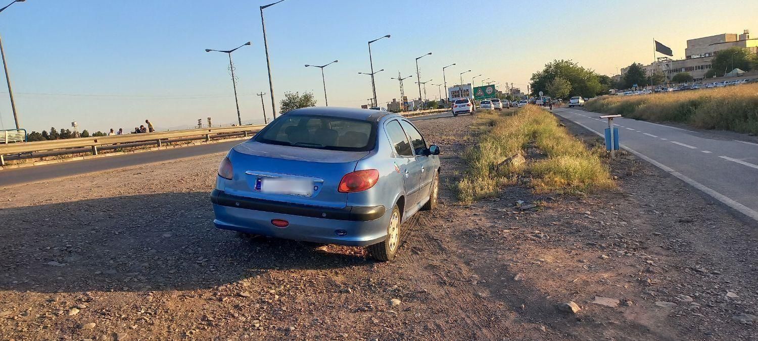 پژو ۲۰۶ صندوق دار v8 - 1393