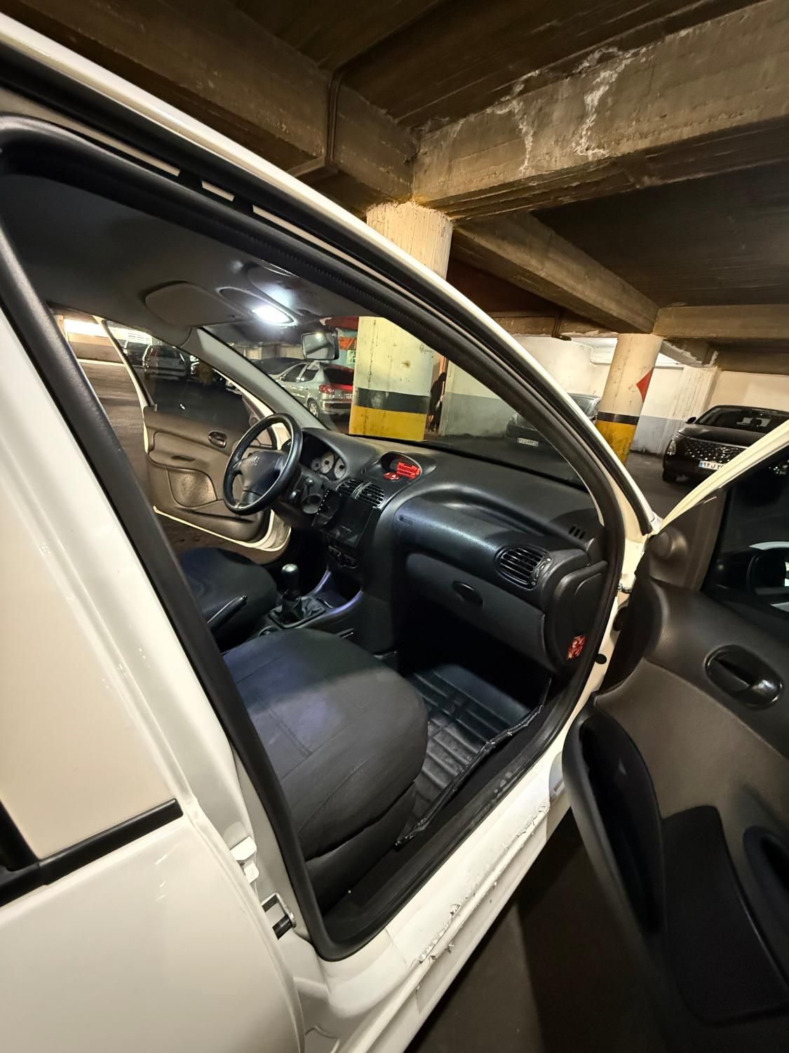پژو ۲۰۶ صندوق دار v8 - 1399
