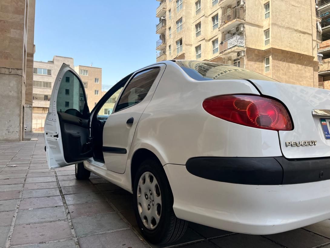 پژو ۲۰۶ صندوق دار v8 - 1395