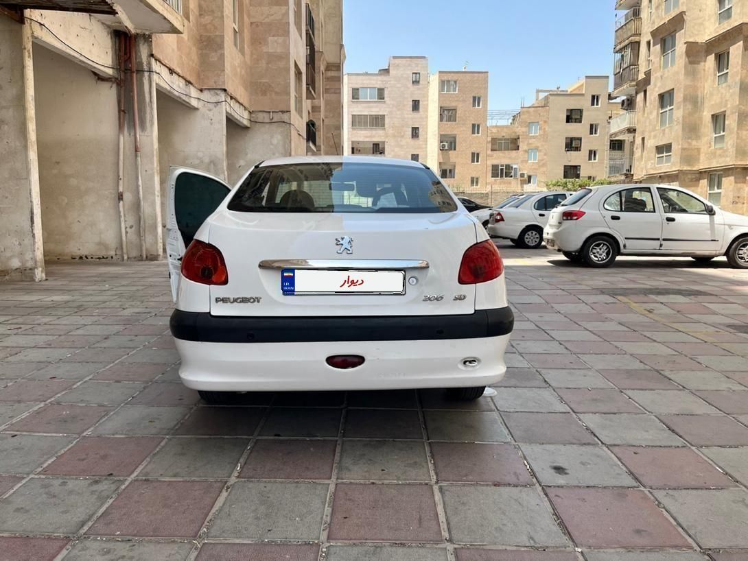 پژو ۲۰۶ صندوق دار v8 - 1395