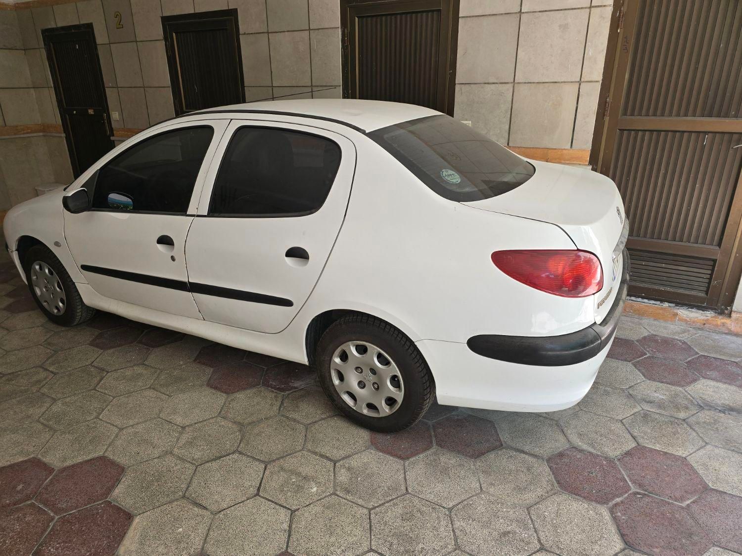 پژو ۲۰۶ صندوق دار v8 - 1398