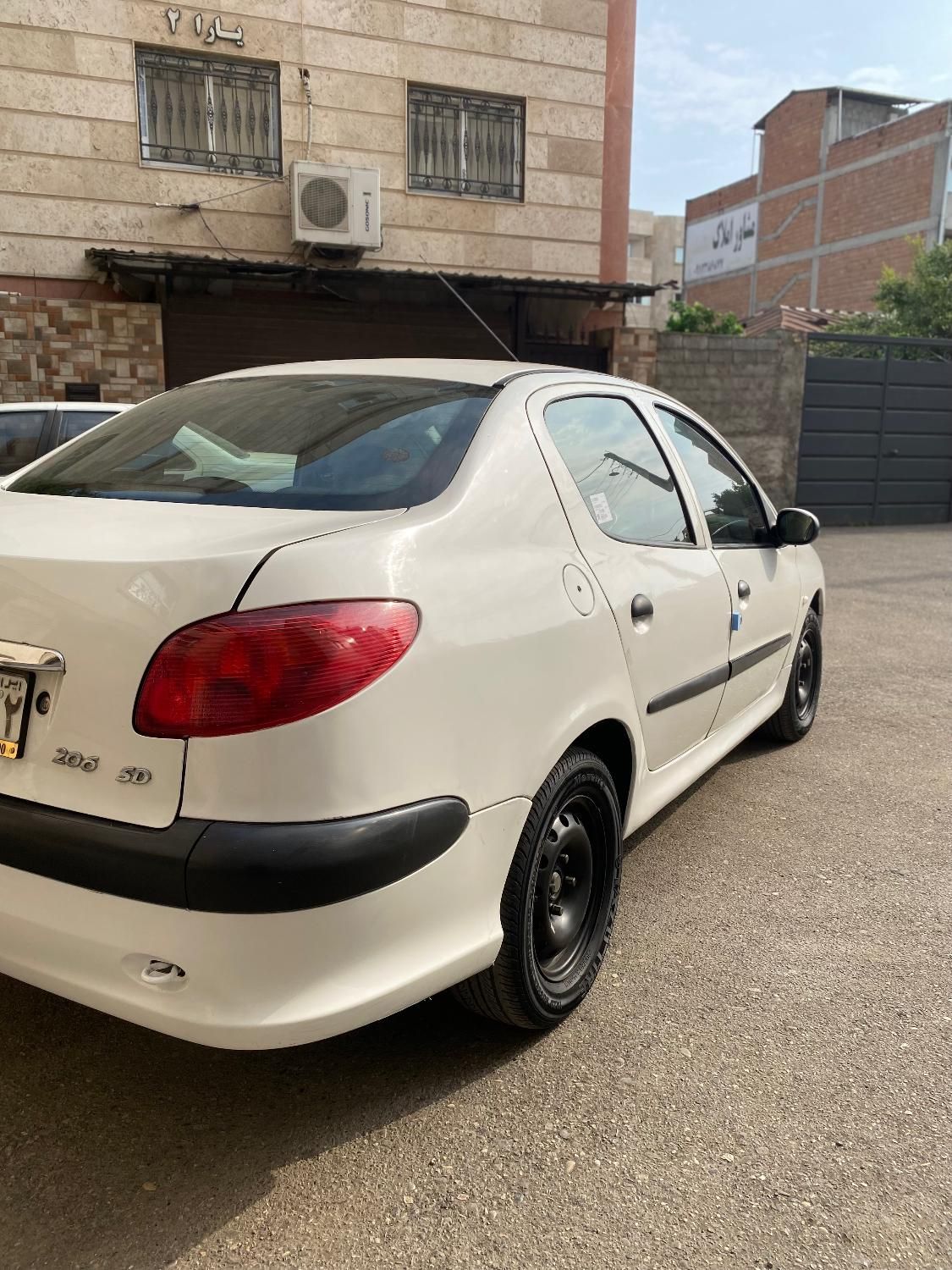 پژو ۲۰۶ صندوق دار v8 - 1389
