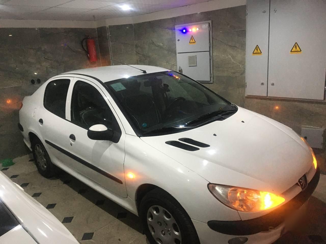 پژو ۲۰۶ صندوق دار v8 - 1396