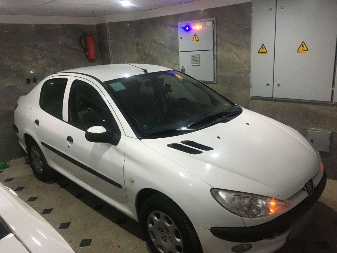 پژو ۲۰۶ صندوق دار v8 - 1396