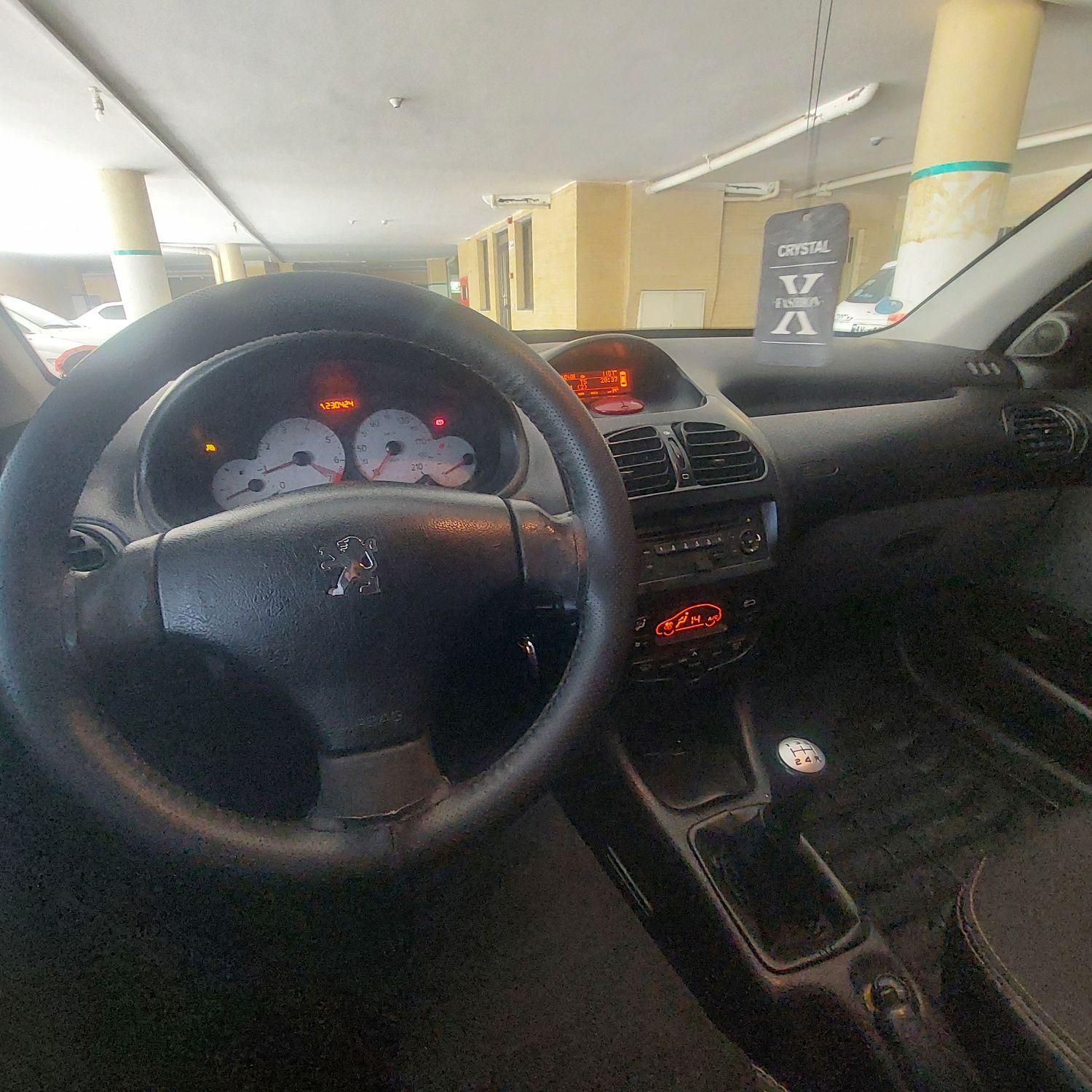 پژو ۲۰۶ صندوق دار v8 - 1394