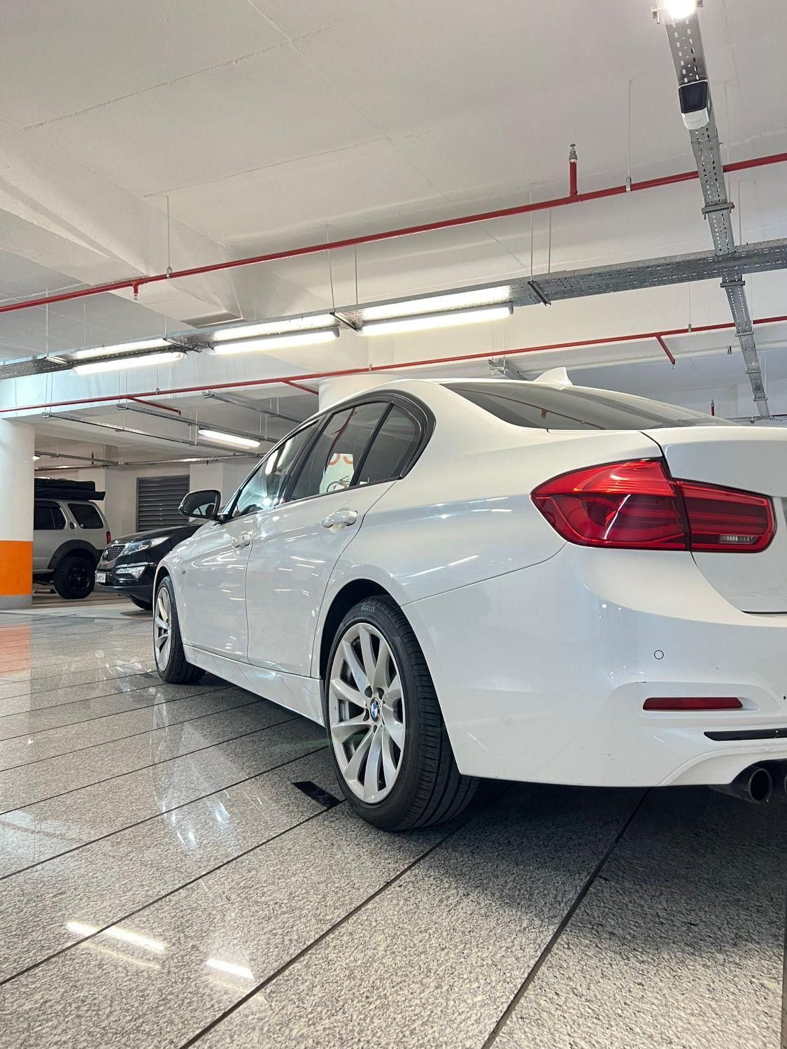 ب ام و سری 3 سدان 320i - 2018