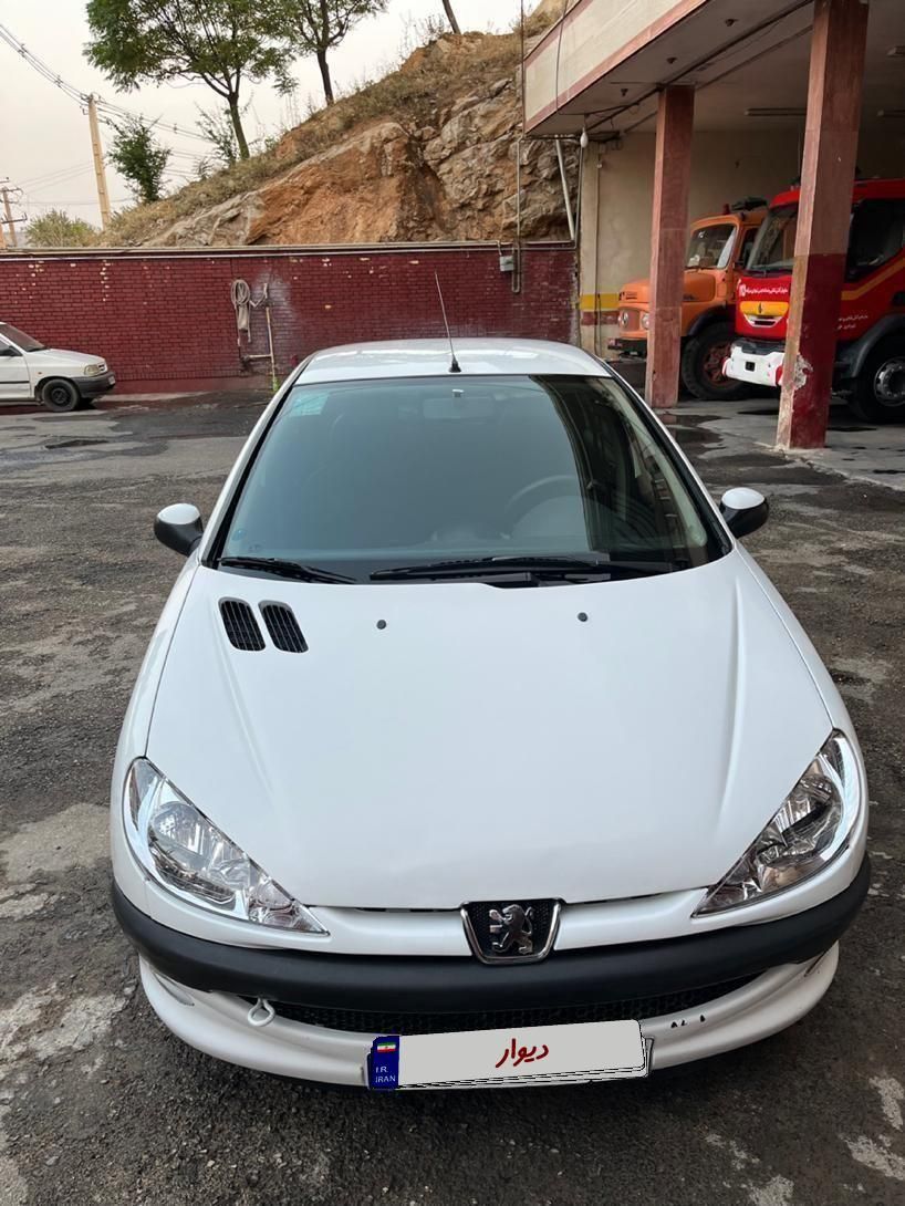 پژو ۲۰۶ صندوق دار v8 - 1396