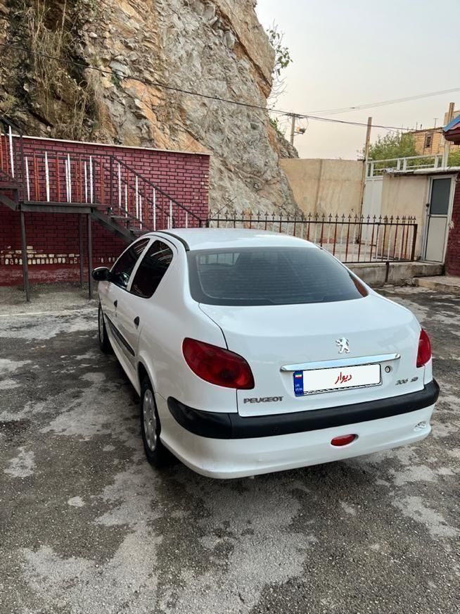 پژو ۲۰۶ صندوق دار v8 - 1396