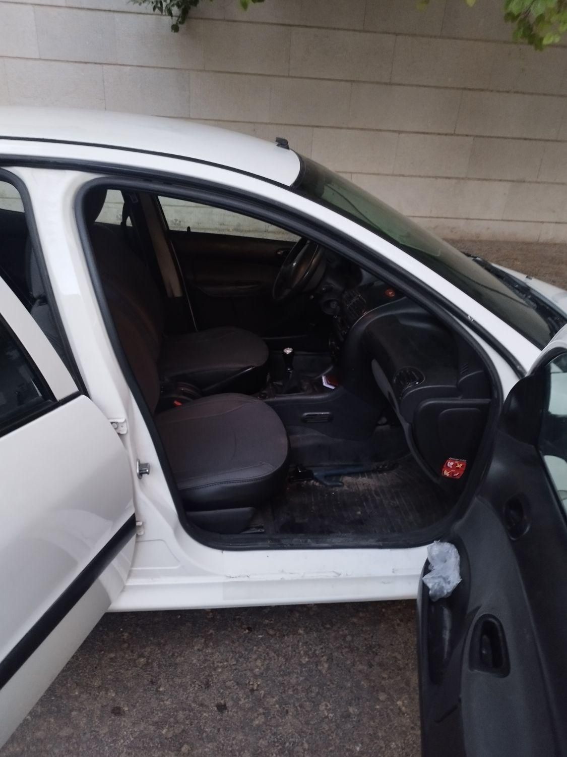 پژو ۲۰۶ صندوق دار v8 - 1396