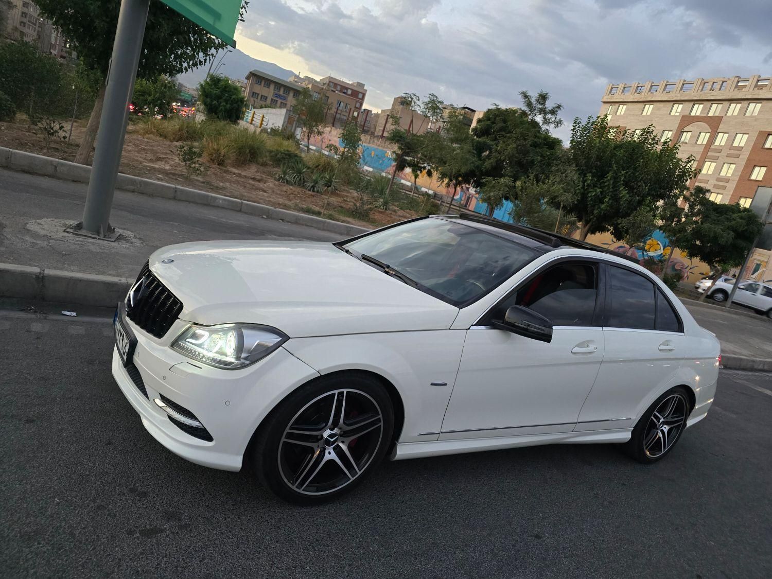 بنز C 200 - 2011