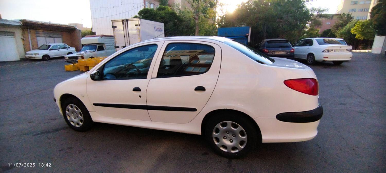 پژو ۲۰۶ صندوق دار v8 - 1395