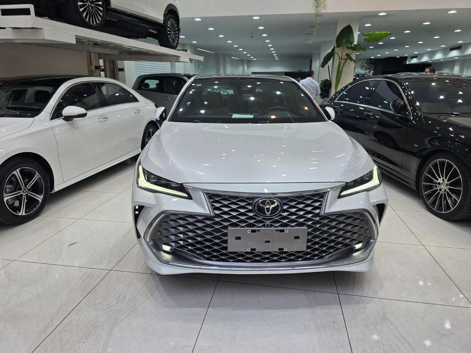 تویوتا کمری XLE - 2024