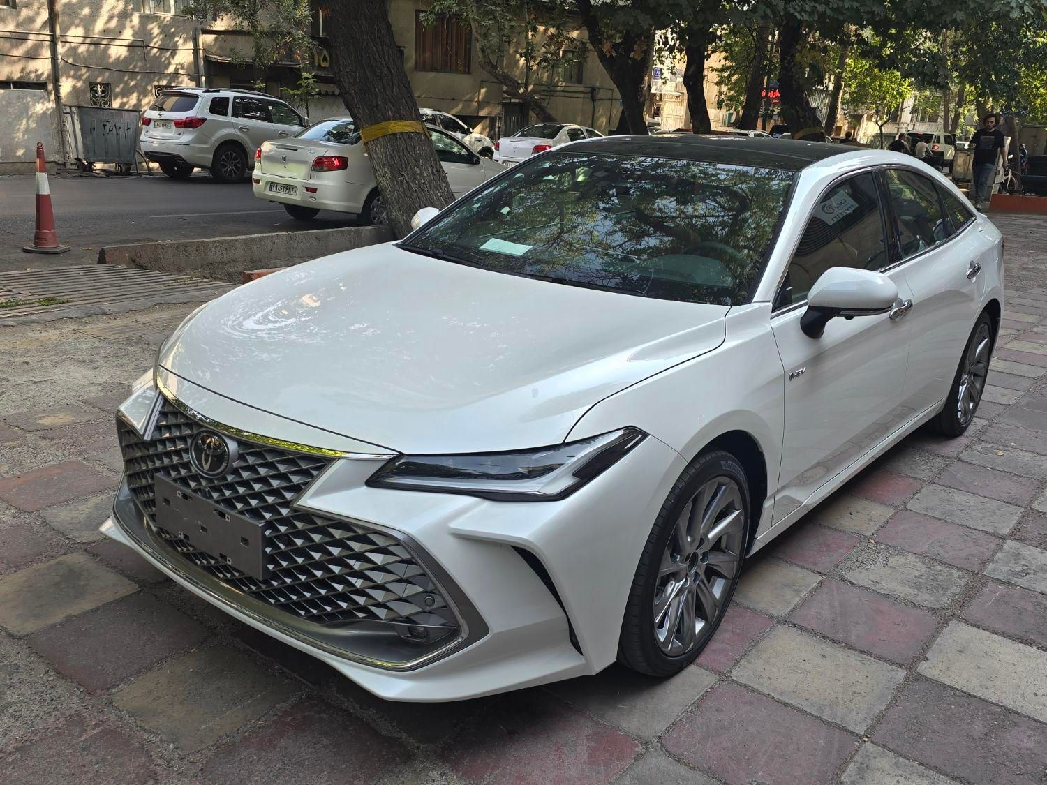 تویوتا کمری XLE - 2024