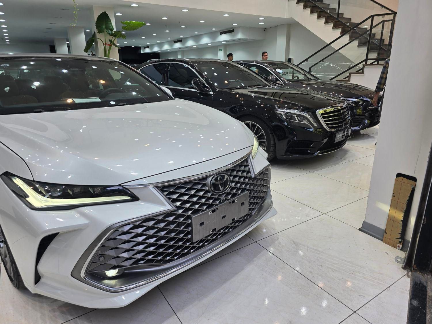 تویوتا کمری XLE - 2024