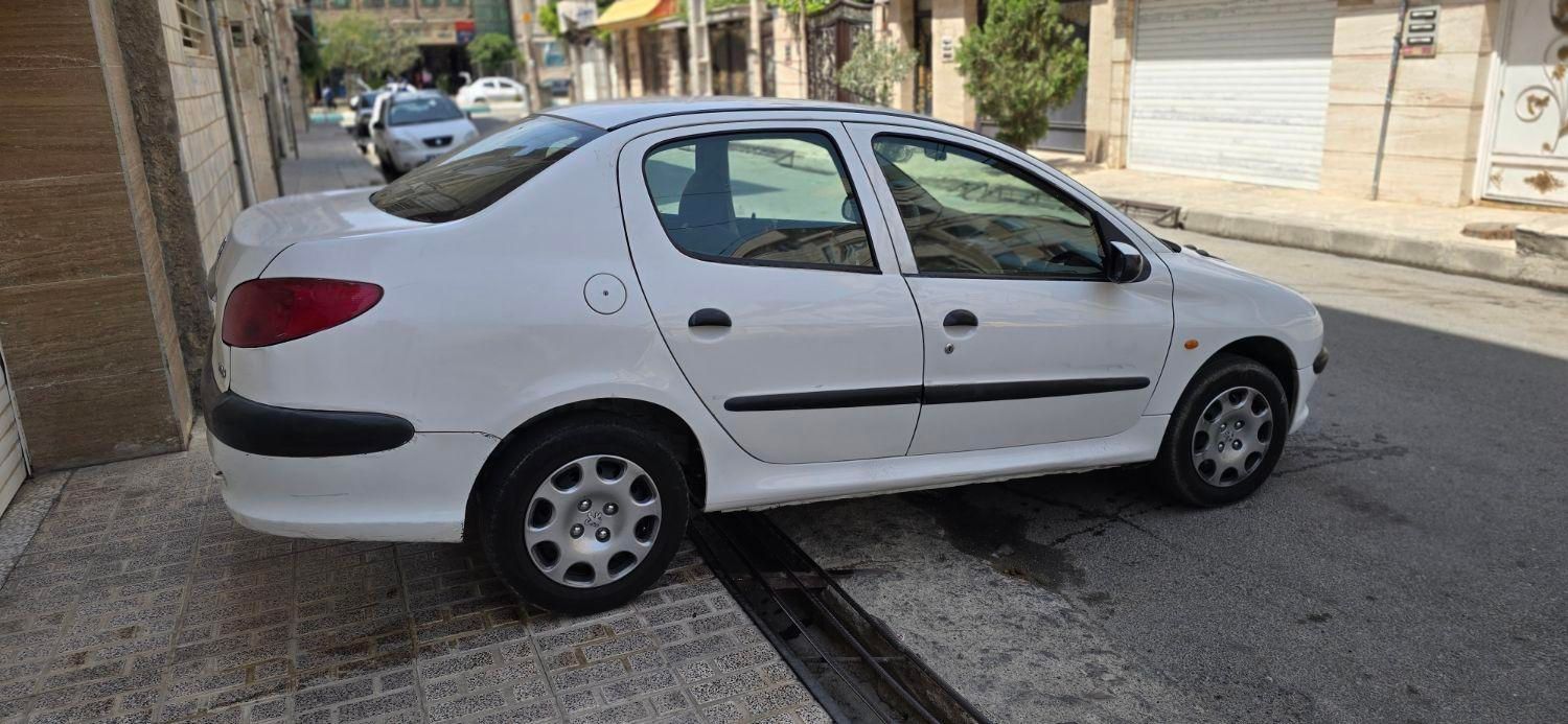 پژو ۲۰۶ صندوق دار v8 - 1390