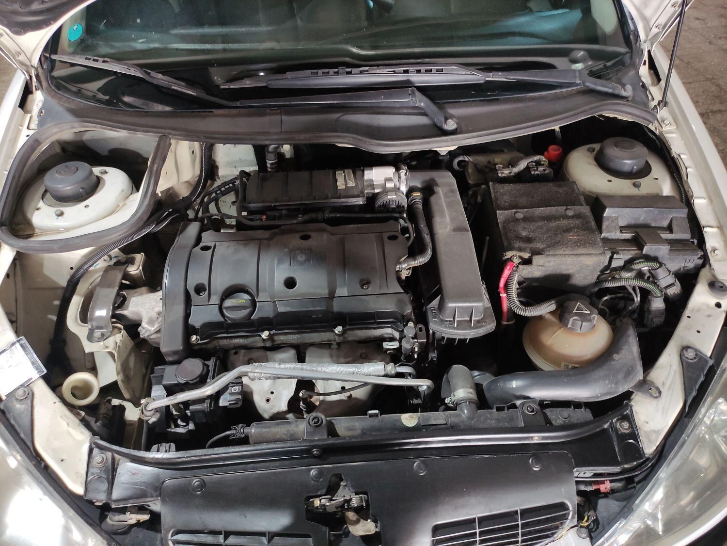 پژو ۲۰۶ صندوق دار v8 - 1395