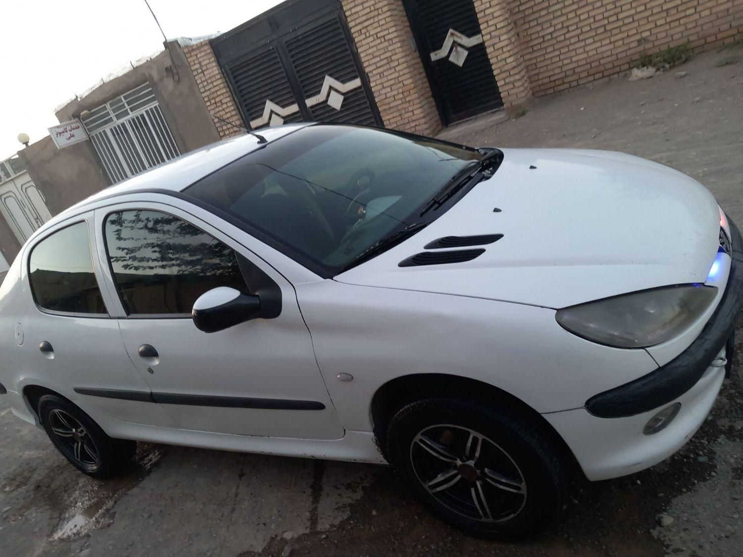 پژو ۲۰۶ صندوق دار v8 - 1390