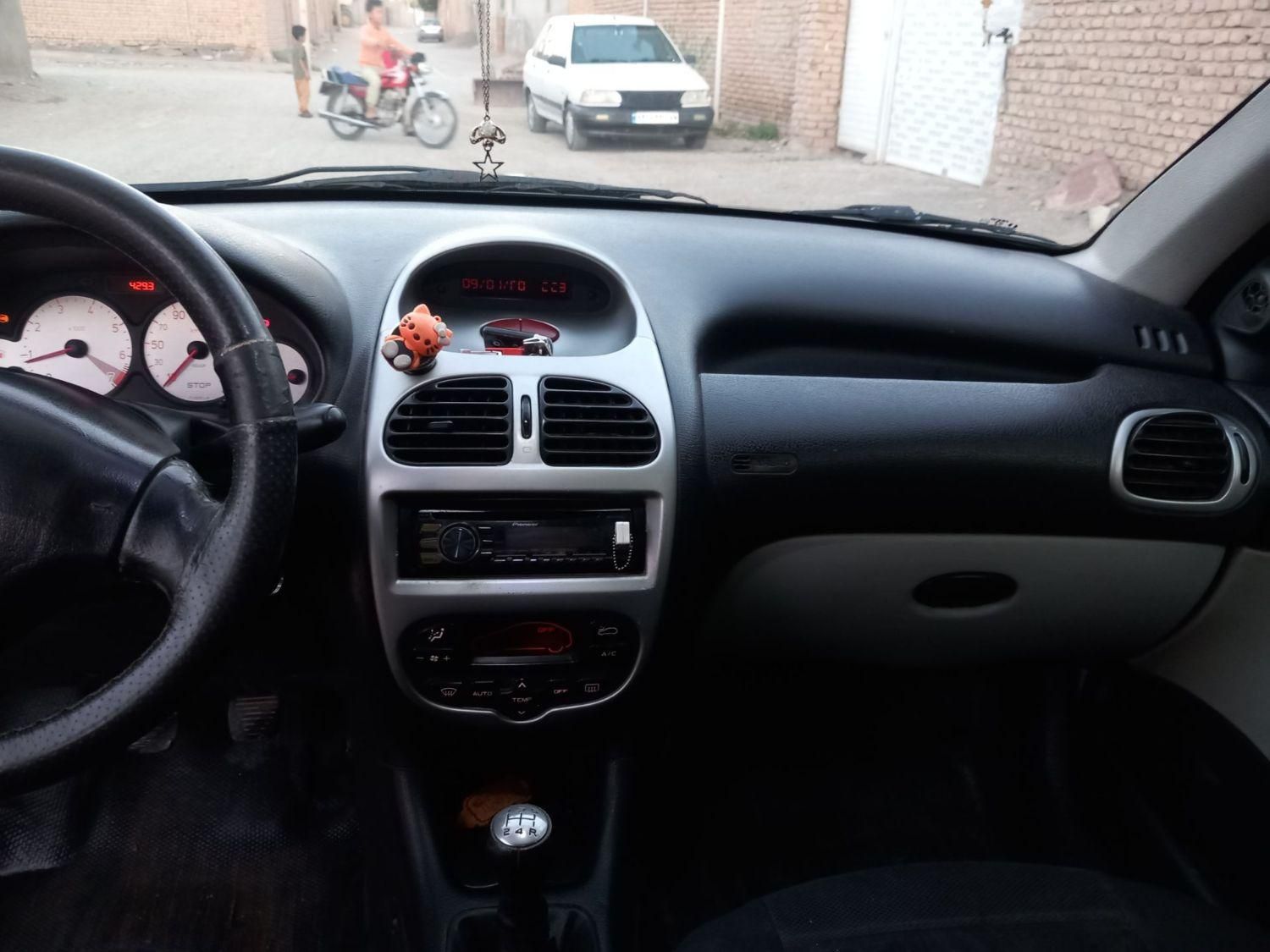 پژو ۲۰۶ صندوق دار v8 - 1390