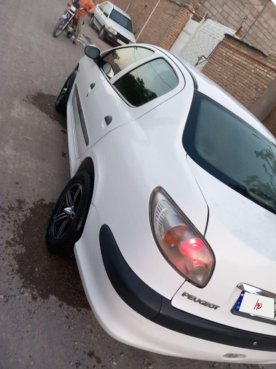 پژو ۲۰۶ صندوق دار v8 - 1390