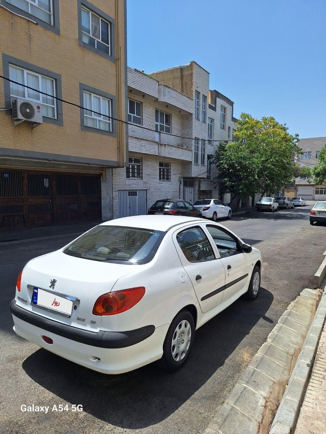 پژو ۲۰۶ صندوق دار v8 - 1393