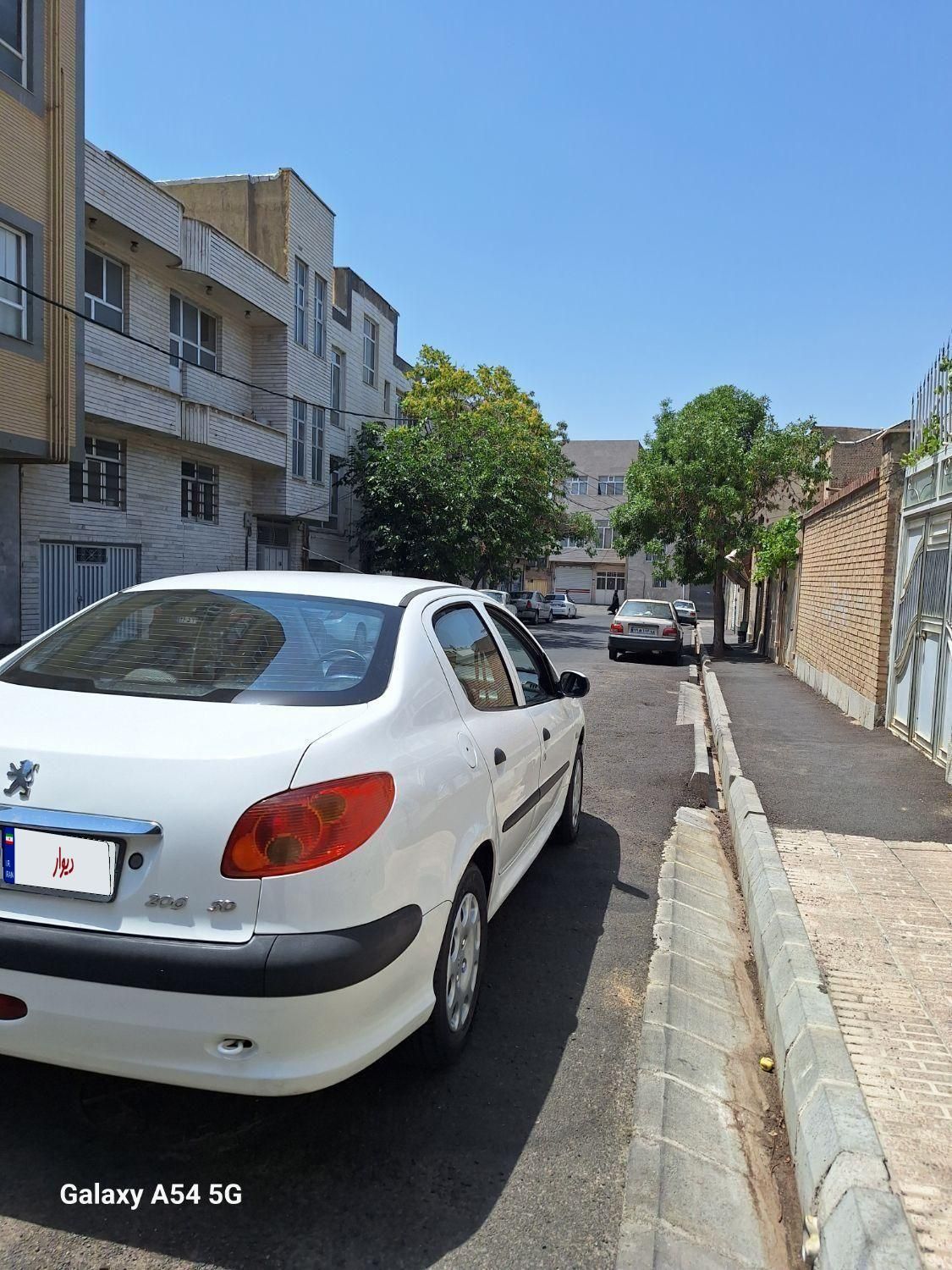 پژو ۲۰۶ صندوق دار v8 - 1393