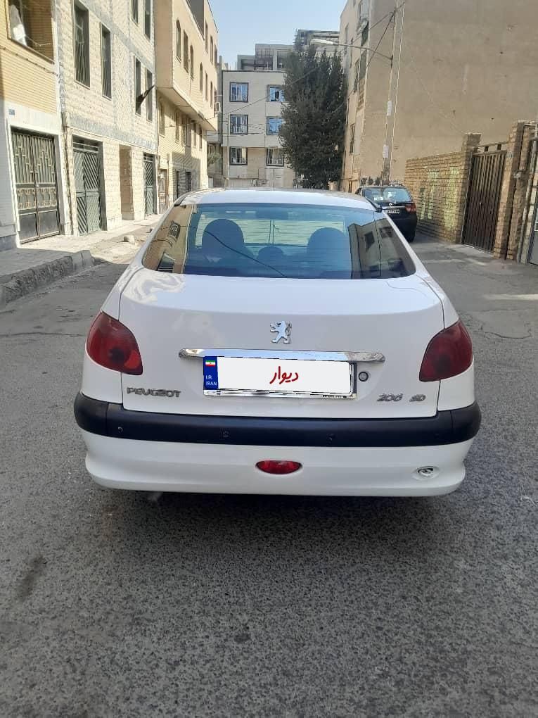 پژو ۲۰۶ صندوق دار v8 - 1391