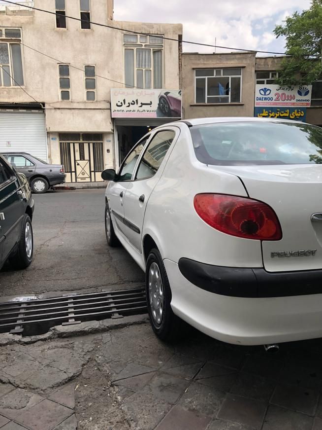 پژو ۲۰۶ صندوق دار v8 - 1392
