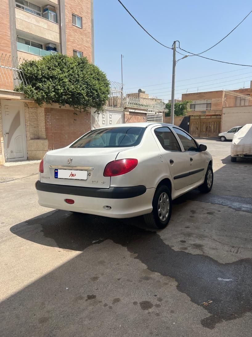 پژو ۲۰۶ صندوق دار v20 - 1387