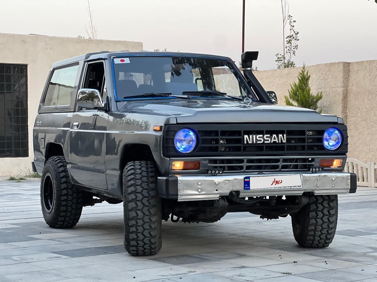 نیسان پاترول دو درب دنده‌ای - 1990