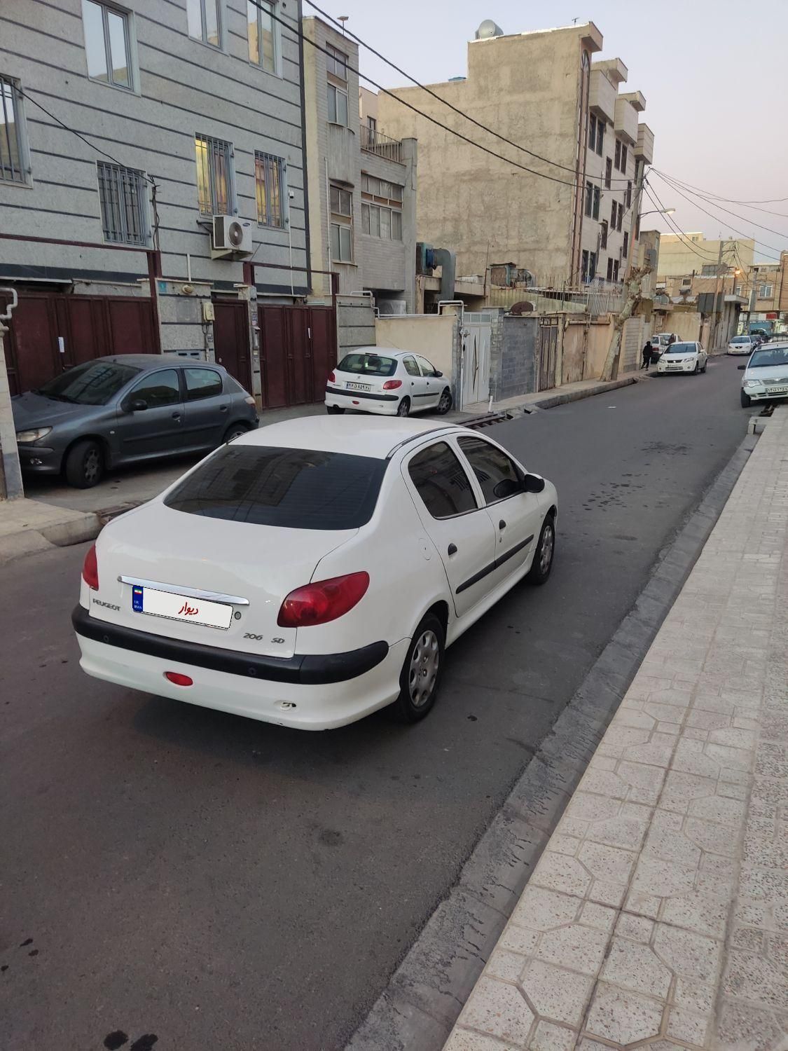 پژو ۲۰۶ صندوق دار v8 - 1397
