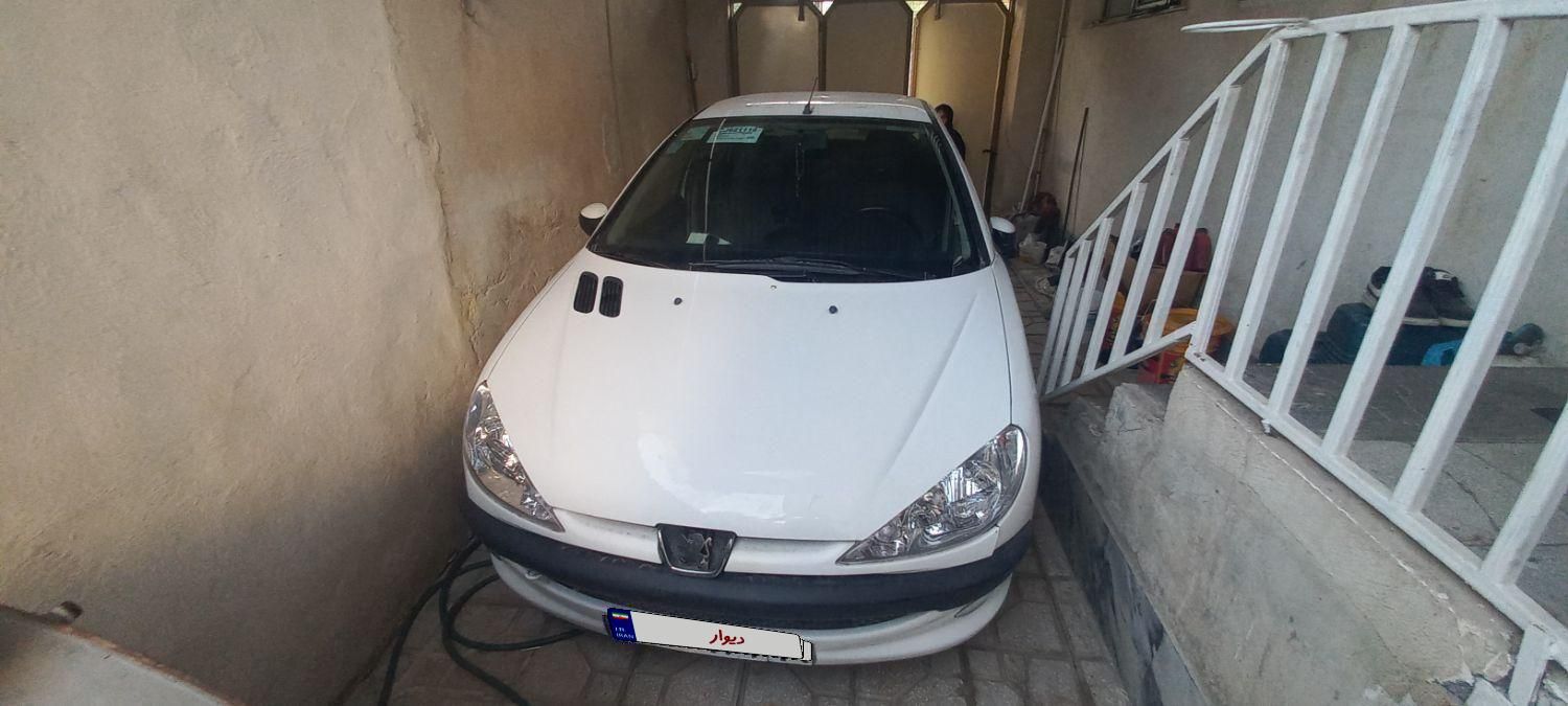 پژو ۲۰۶ صندوق دار v8 - 1391