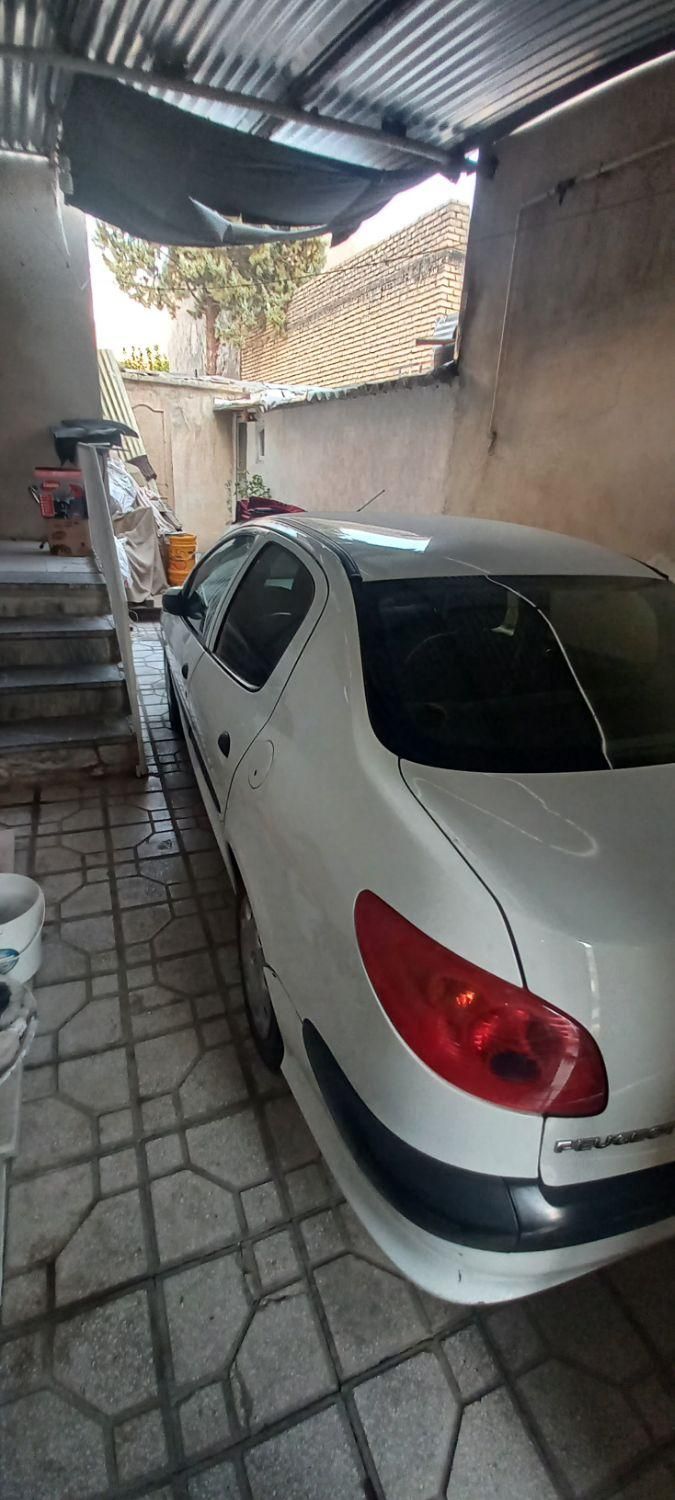پژو ۲۰۶ صندوق دار v8 - 1391
