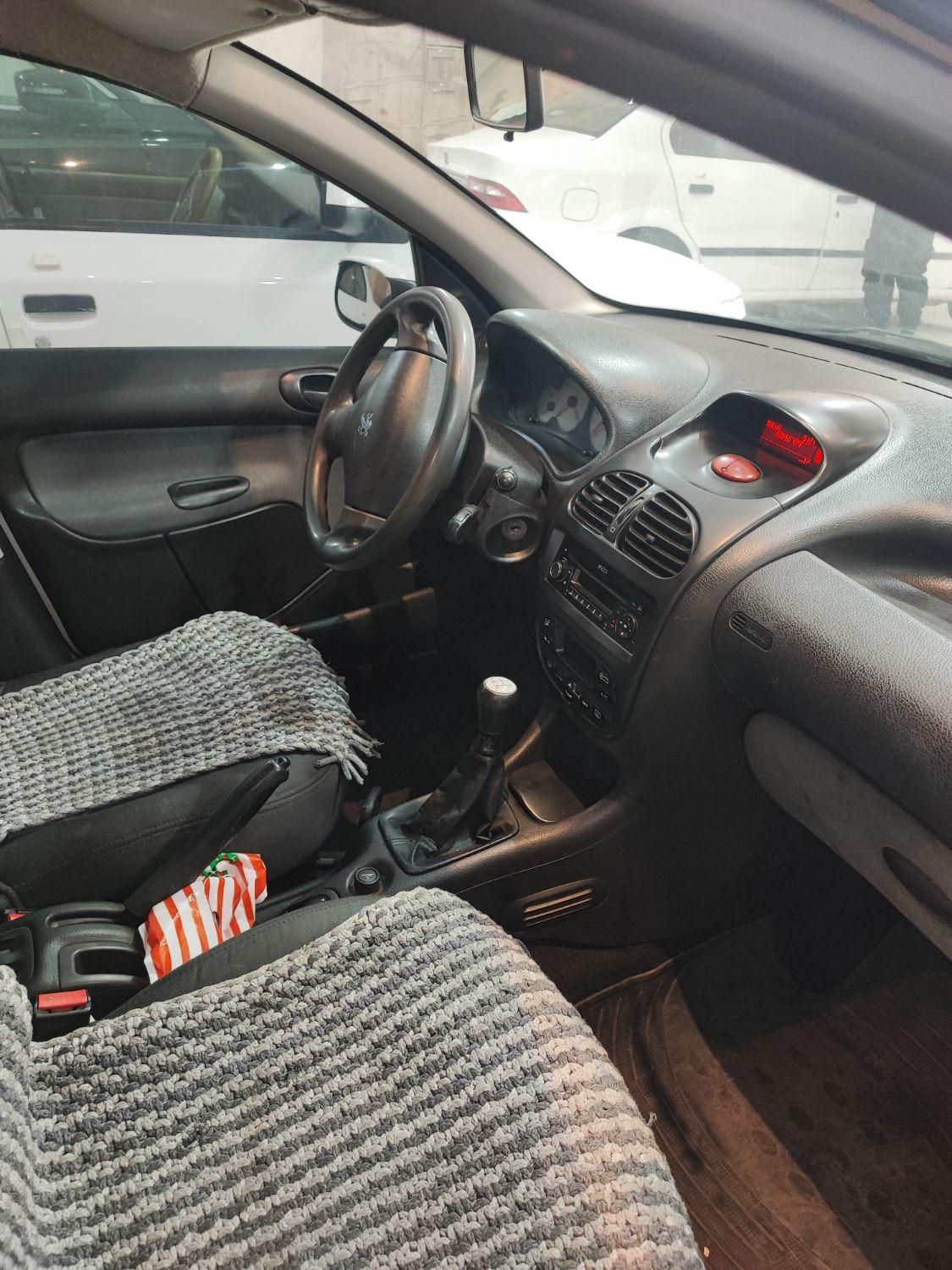 پژو ۲۰۶ صندوق دار v8 - 1396