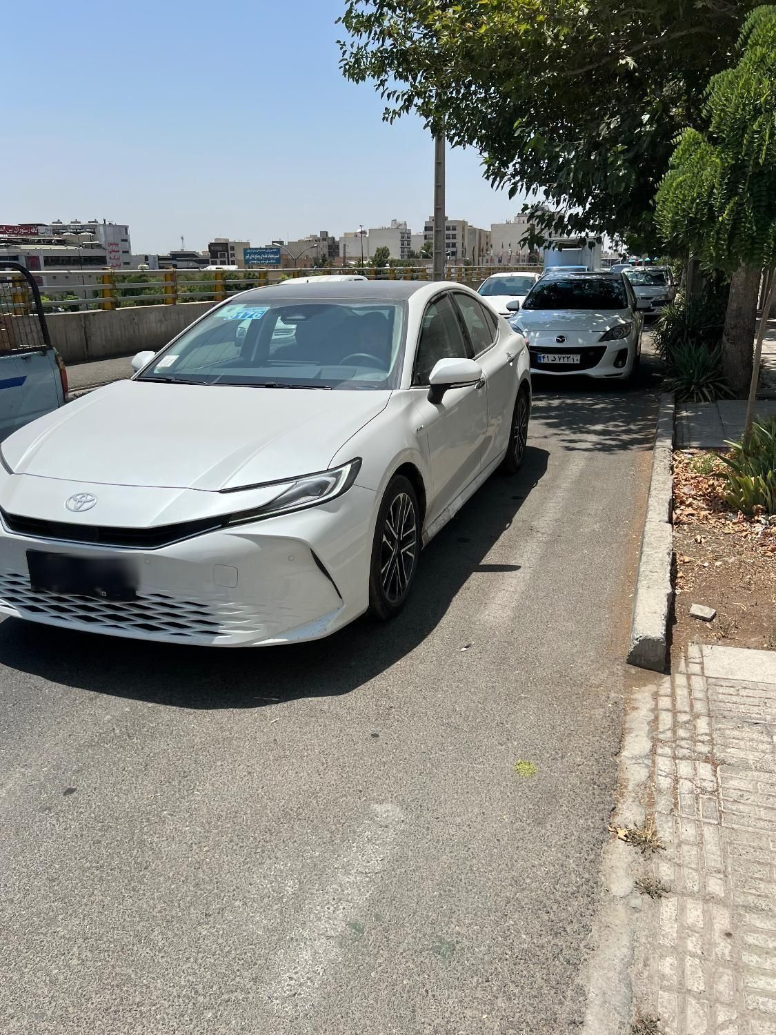 تویوتا کمری XLE - 2025