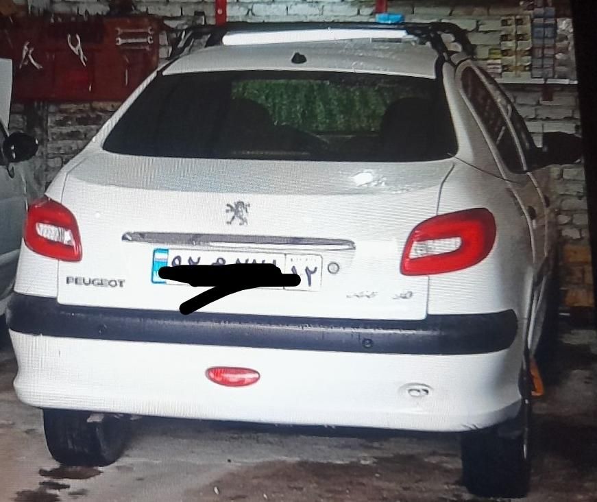 پژو ۲۰۶ صندوق دار v8 - 1393