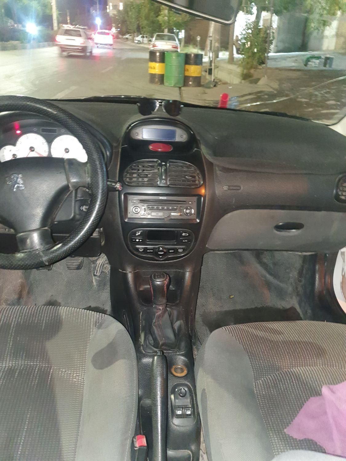 پژو ۲۰۶ صندوق دار v8 - 1394