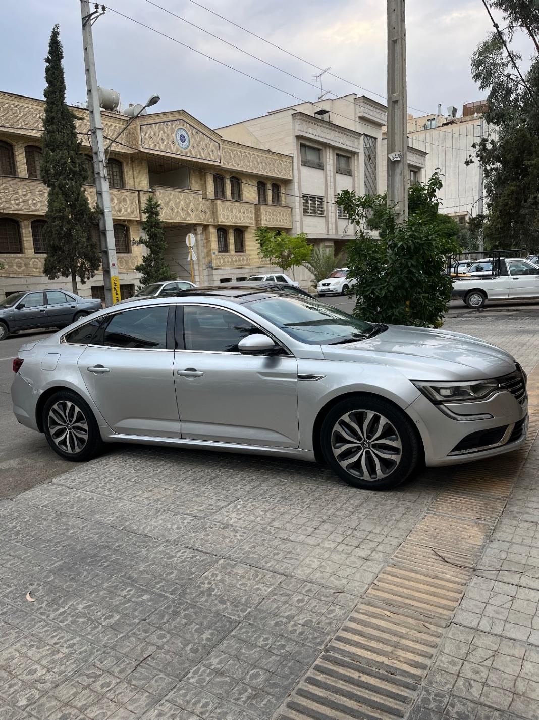 خودرو رنو، تالیسمان آگهی ann_19467199