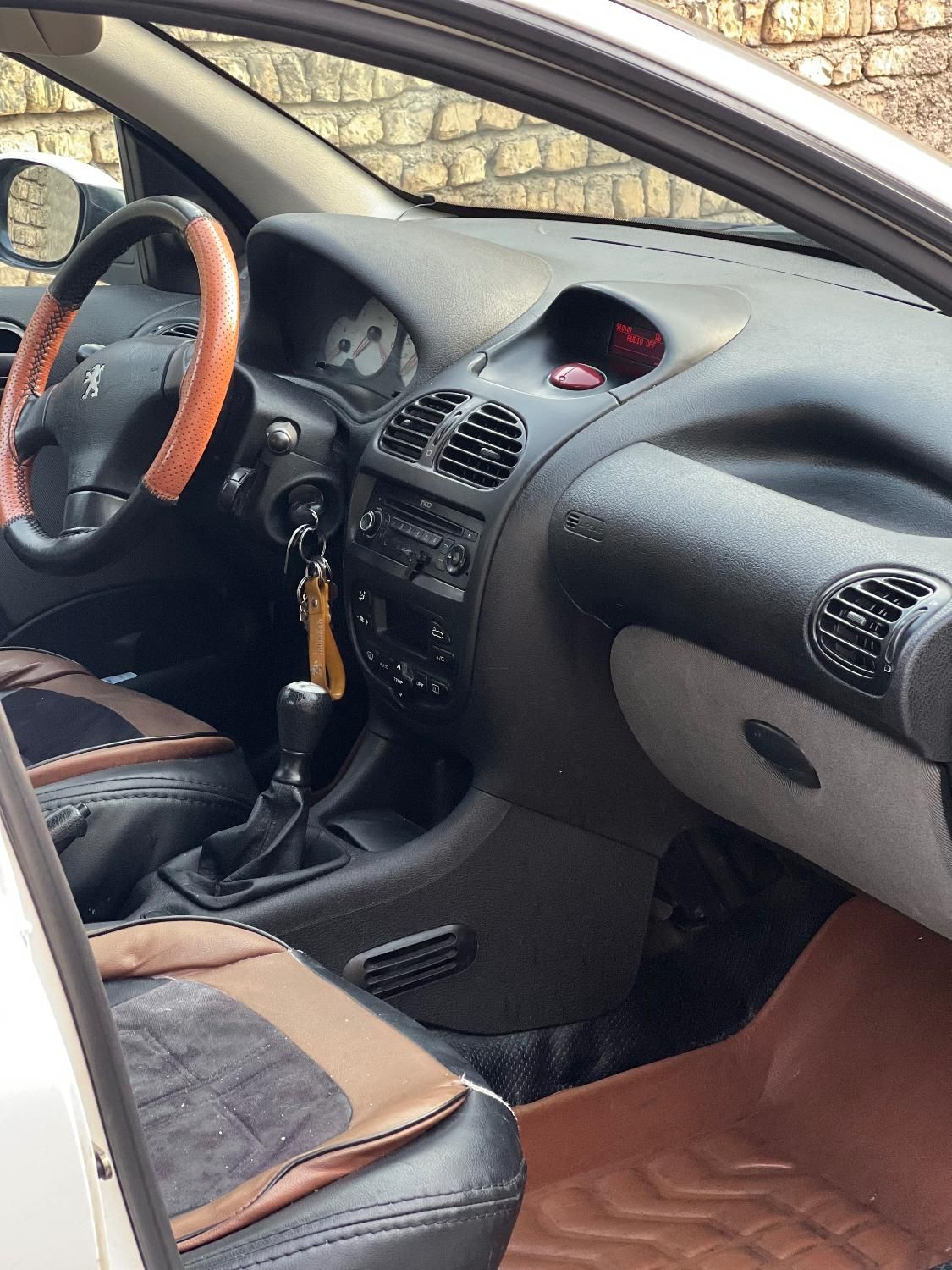 پژو ۲۰۶ صندوق دار v8 - 1395