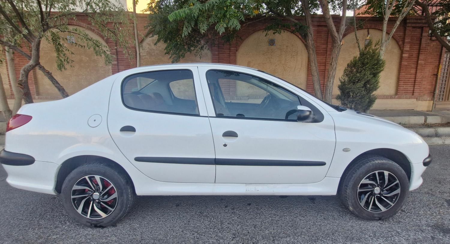 پژو ۲۰۶ صندوق دار v8 - 1399
