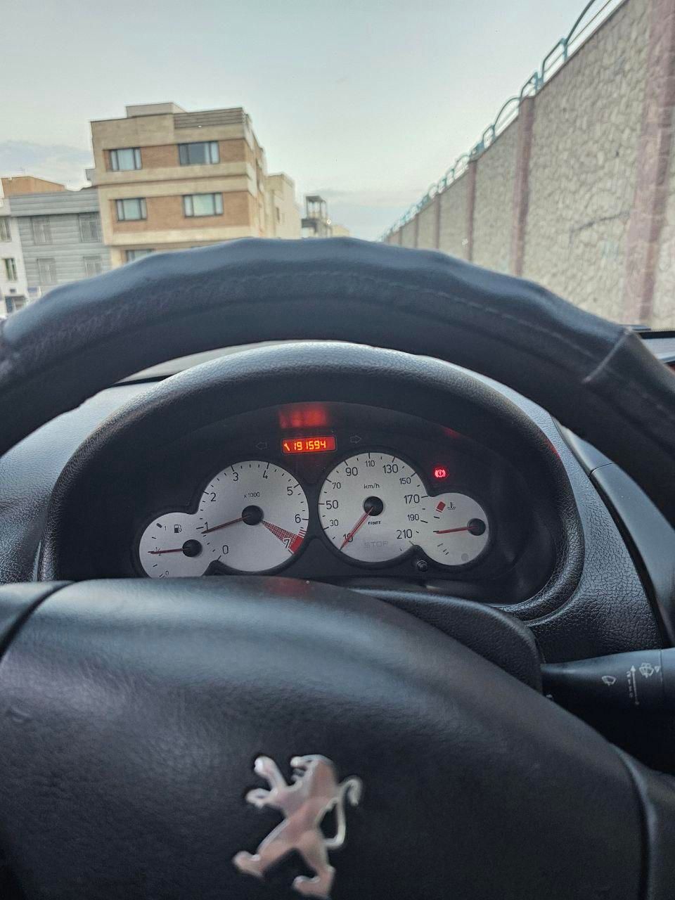 پژو ۲۰۶ صندوق دار v8 - 1392