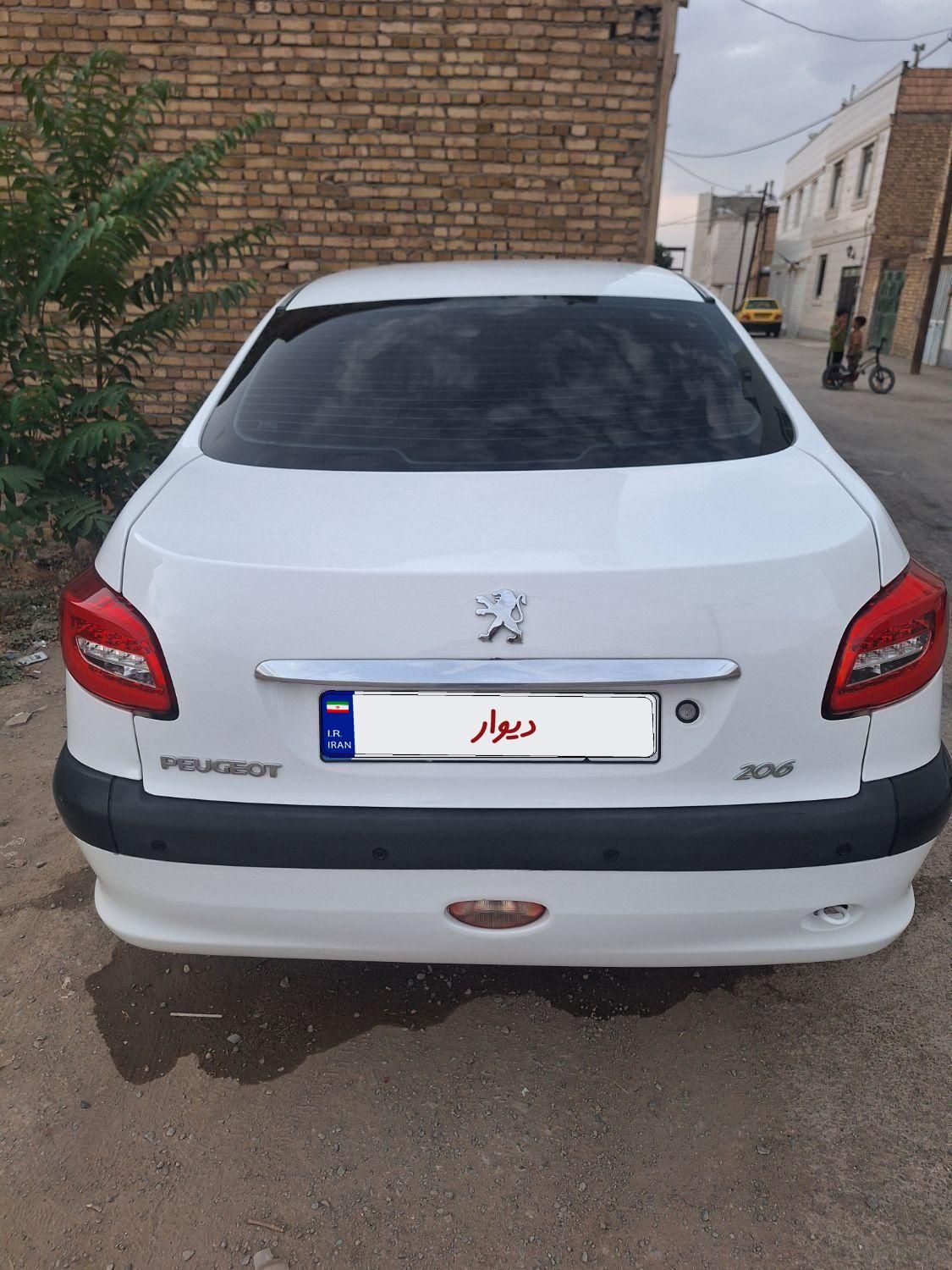 پژو ۲۰۶ صندوق دار v8 - 1389