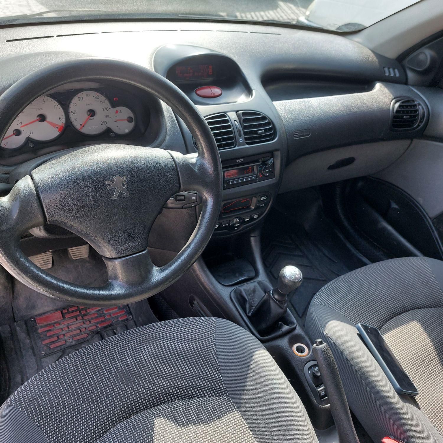 پژو ۲۰۶ صندوق دار v8 - 1398