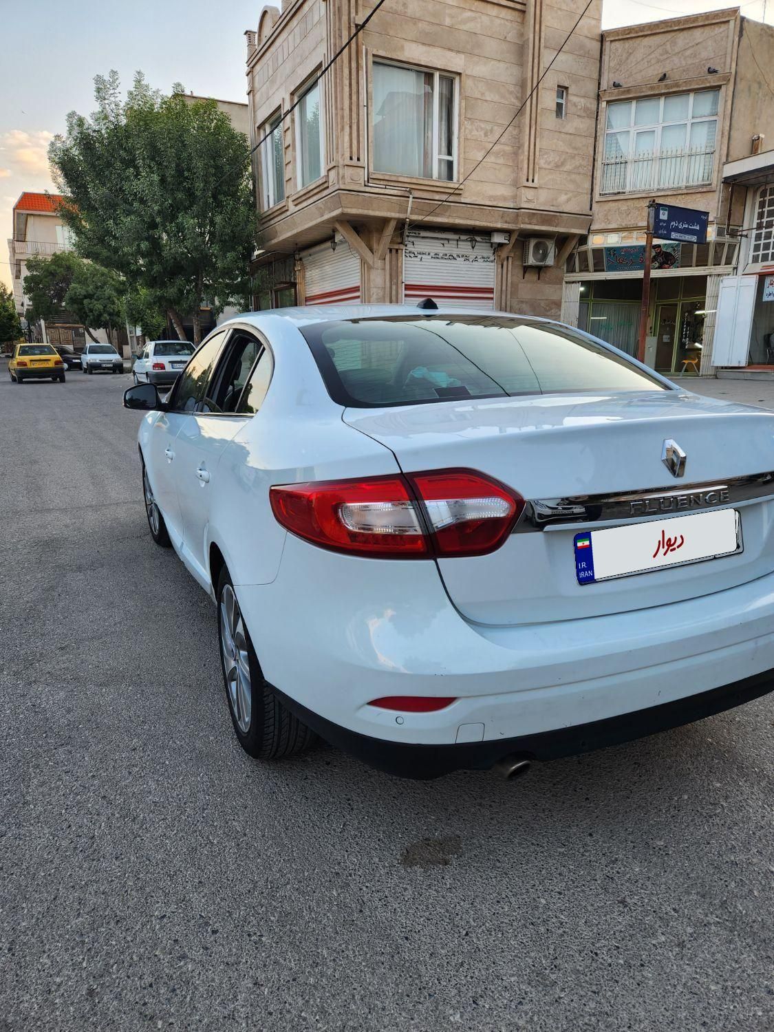 رنو فلوئنس اتوماتیک E4 - 2016